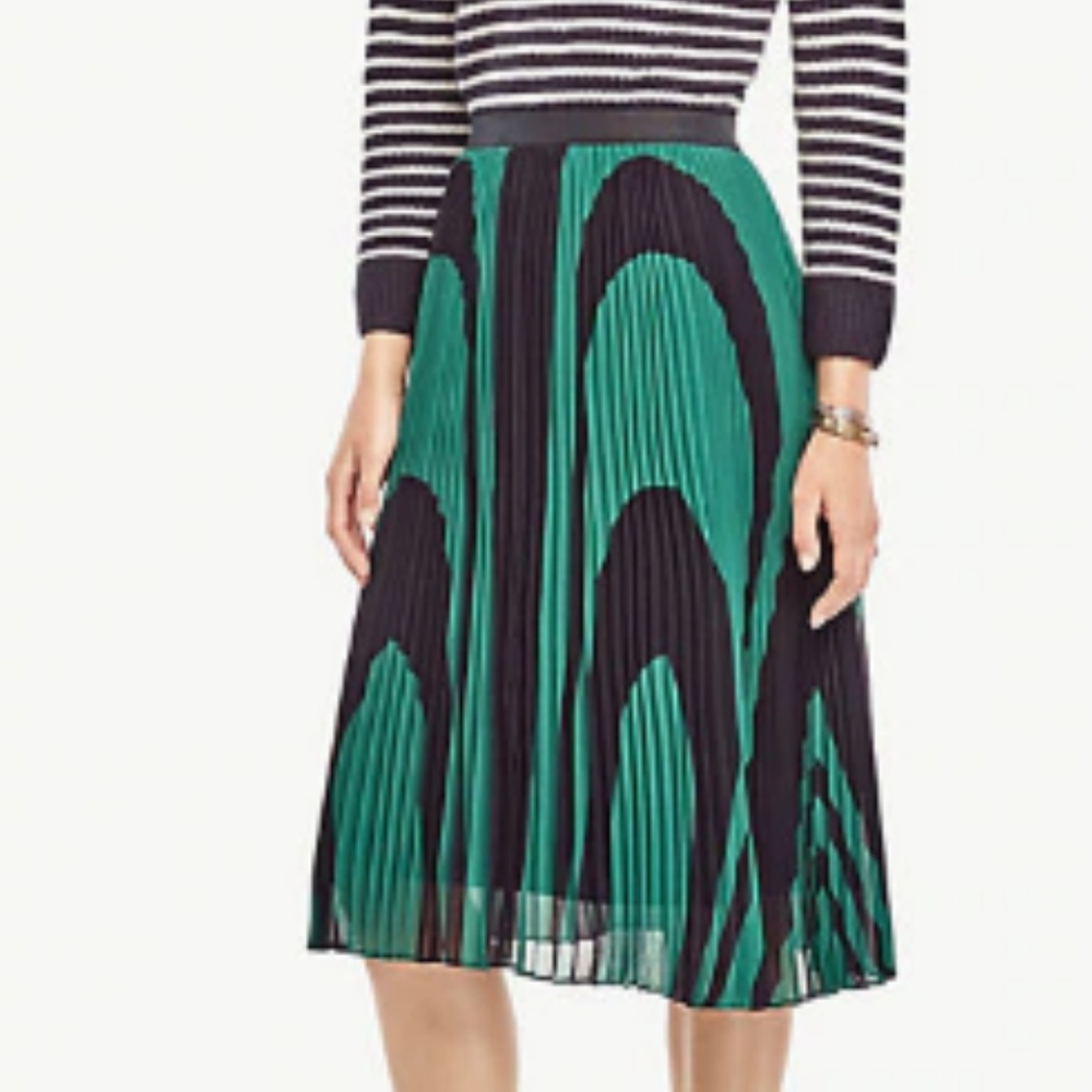 NWT Ann Taylor emerald green & navy pleated skirt